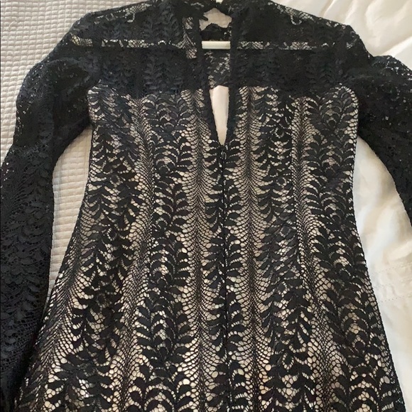 Delicate lace mini dress - Picture 4 of 4